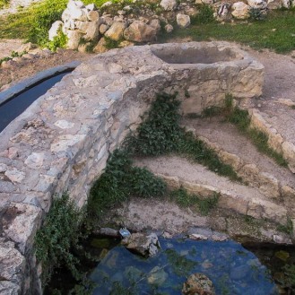 Beit Etab cistern-Posted by مالك اللحام on March 27, 2002